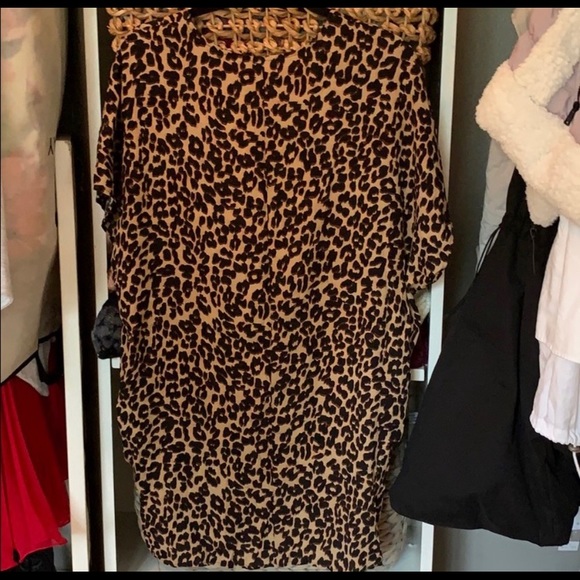 Leopard print shift dress. - Picture 2 of 2